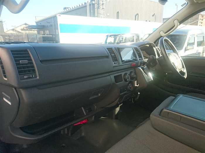 2020 Toyota Hiace Van TRH200V (UW-69ad000753cb0)[16]