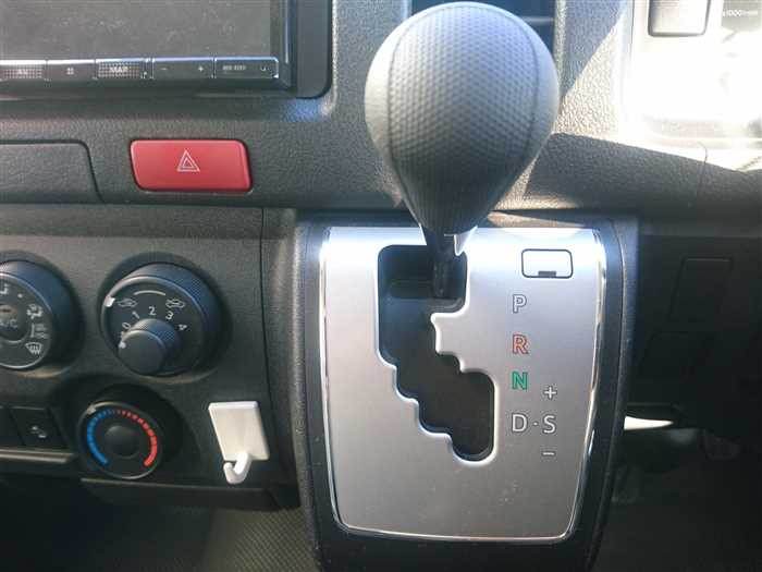 2020 Toyota Hiace Van TRH200V (UW-69ad000753cb0)[24]