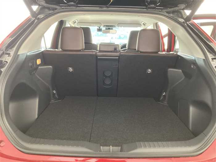 2022 Toyota Yaris Cross 6AA-MXPJ10 (UW-6942690a43b28)[11]