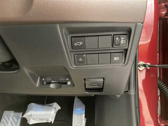 2022 Toyota Yaris Cross 6AA-MXPJ10 (UW-6942690a43b28)[18]