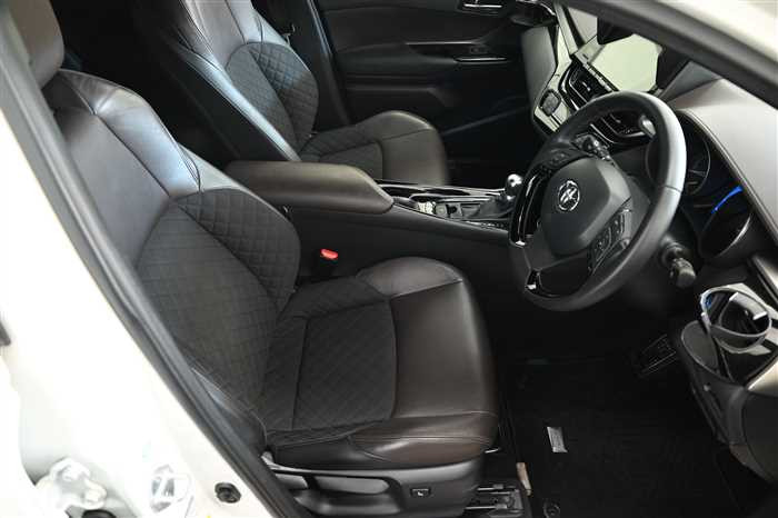 2017 Toyota C-HR ZYX10 (UW-69771e518a409)[8]