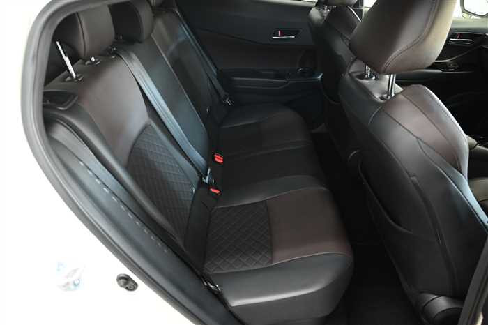 2017 Toyota C-HR ZYX10 (UW-69771e518a409)[9]