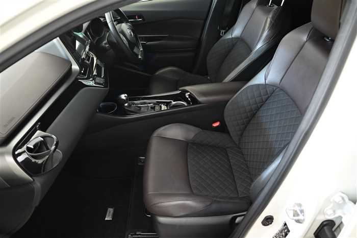 2017 Toyota C-HR ZYX10 (UW-69771e518a409)[13]