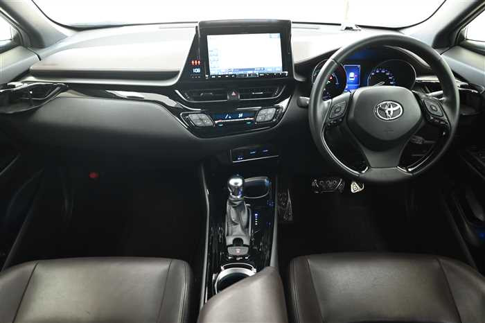 2017 Toyota C-HR ZYX10 (UW-69771e518a409)[14]