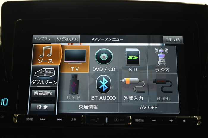 2017 Toyota C-HR ZYX10 (UW-69771e518a409)[18]