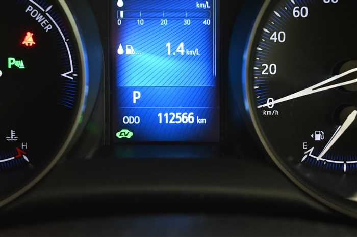 2017 Toyota C-HR ZYX10 (UW-69771e518a409)[27]