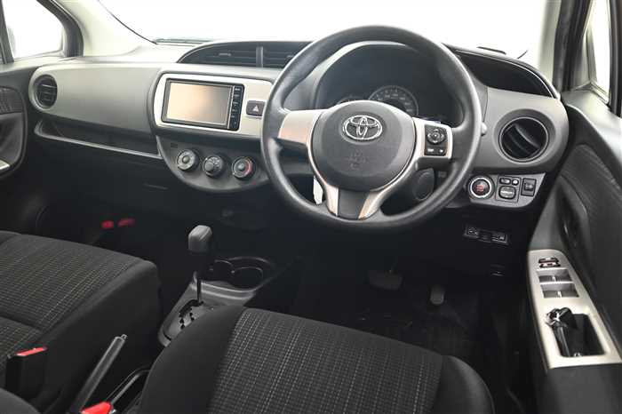 2015 Toyota Vitz DBA-NSP130 (UW-694cf60cf0aca)[8]