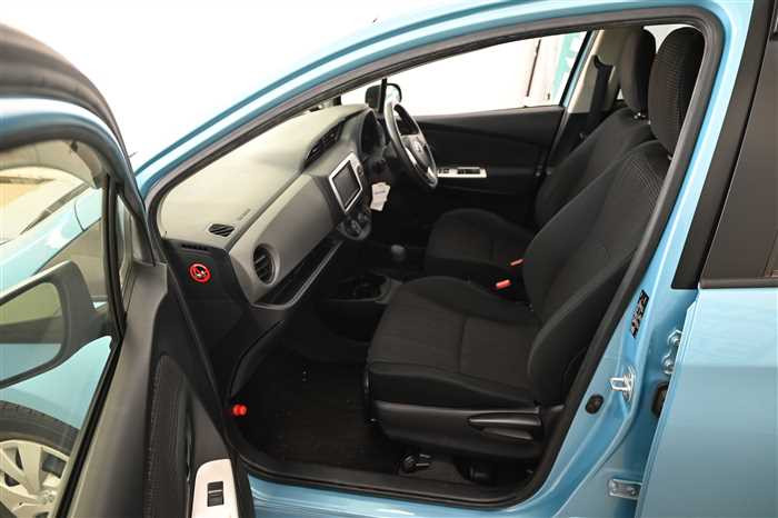 2015 Toyota Vitz DBA-NSP130 (UW-694cf60cf0aca)[12]