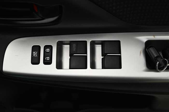 2015 Toyota Vitz DBA-NSP130 (UW-694cf60cf0aca)[13]