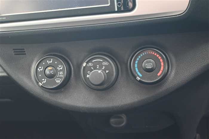 2015 Toyota Vitz DBA-NSP130 (UW-694cf60cf0aca)[18]