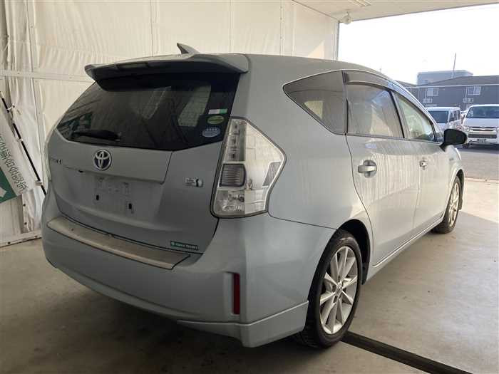 2013 Toyota Prius alpha DAA-ZVW41W (UW-695e10f067d62)[1]