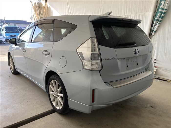 2013 Toyota Prius alpha DAA-ZVW41W (UW-695e10f067d62)[3]