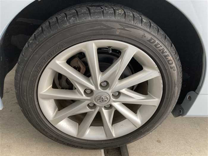 2013 Toyota Prius alpha DAA-ZVW41W (UW-695e10f067d62)[8]