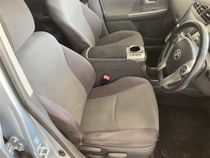 2013 Toyota Prius alpha DAA-ZVW41W (UW-695e10f067d62)[9]