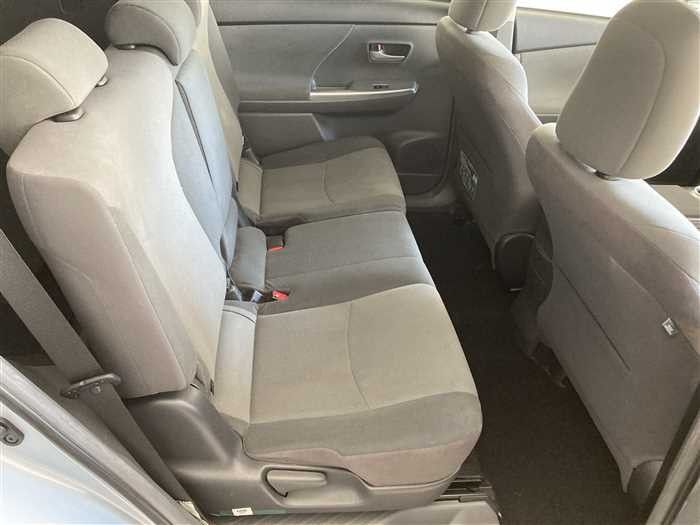 2013 Toyota Prius alpha DAA-ZVW41W (UW-695e10f067d62)[10]