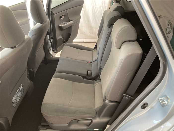 2013 Toyota Prius alpha DAA-ZVW41W (UW-695e10f067d62)[13]