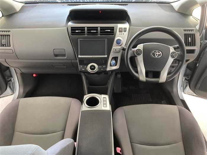 2013 Toyota Prius alpha DAA-ZVW41W (UW-695e10f067d62)[15]