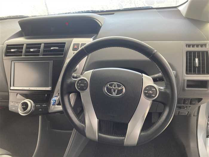 2013 Toyota Prius alpha DAA-ZVW41W (UW-695e10f067d62)[16]