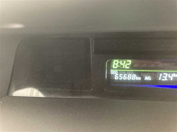 2013 Toyota Prius alpha DAA-ZVW41W (UW-695e10f067d62)[24]