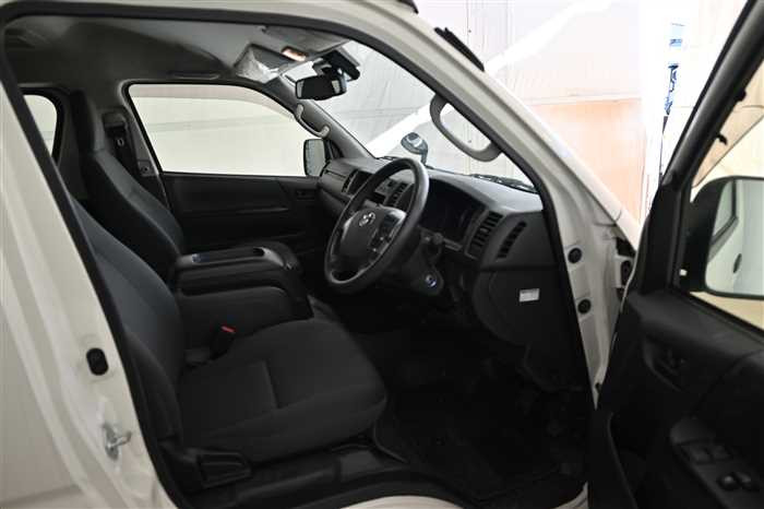 2021 Toyota Hiace Wagon 3BA-TRH214W (UW-695e11105a74a)[6]