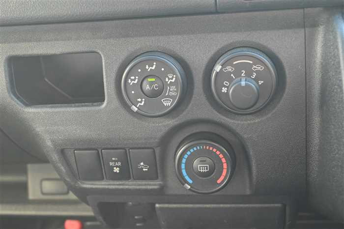 2021 Toyota Hiace Wagon 3BA-TRH214W (UW-695e11105a74a)[14]