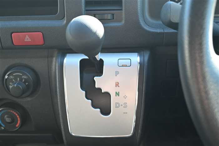 2021 Toyota Hiace Wagon 3BA-TRH214W (UW-695e11105a74a)[17]