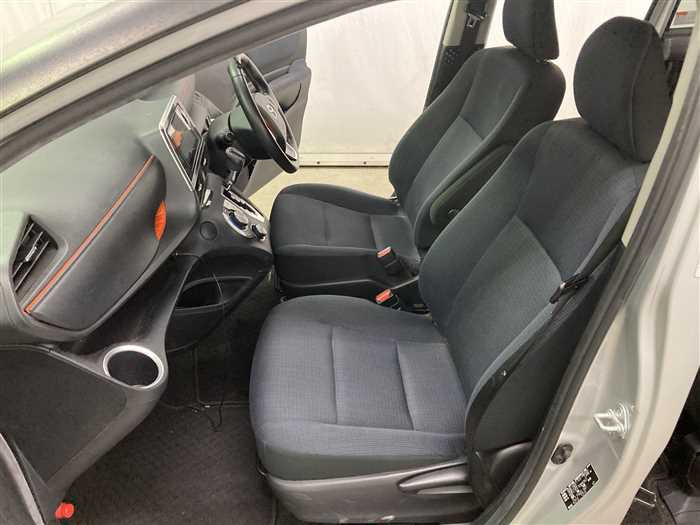 2016 Toyota Sienta DBA-NSP170G (UW-69ad00099aacf)[16]