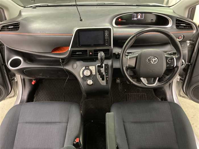 2016 Toyota Sienta DBA-NSP170G (UW-69ad00099aacf)[17]