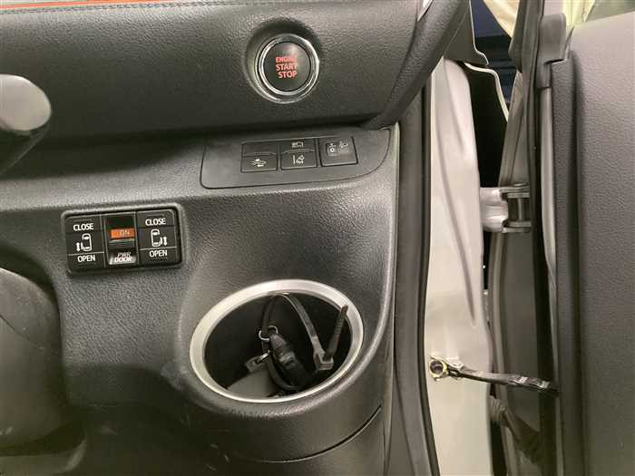 2016 Toyota Sienta DBA-NSP170G (UW-69ad00099aacf)[19]