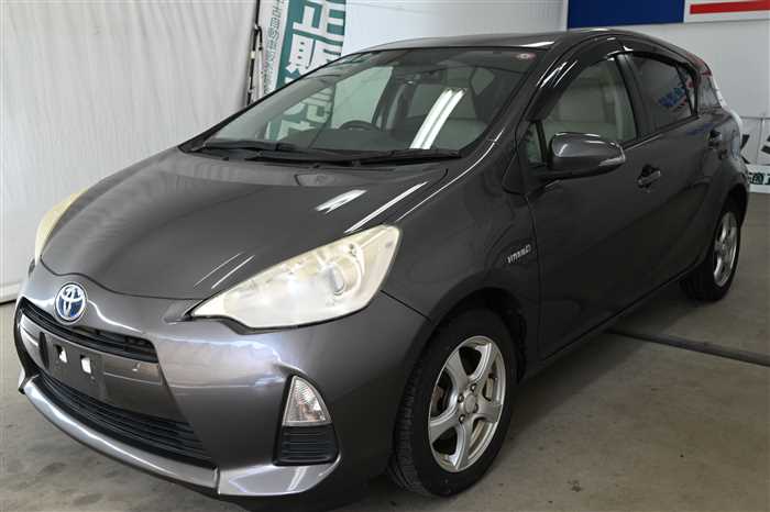 2012 Toyota Aqua DAA-NHP10