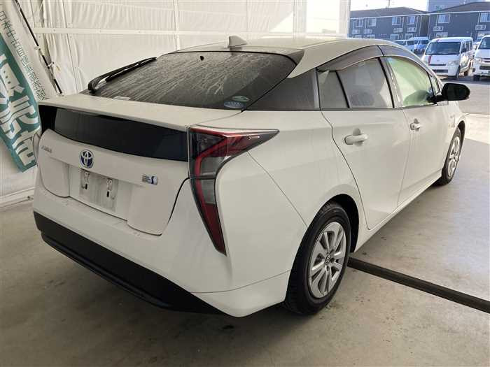 2018 Toyota Prius DAA-ZVW50 (UW-694660e4510f1)[1]