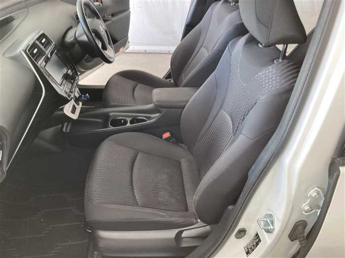 2018 Toyota Prius DAA-ZVW50 (UW-694660e4510f1)[14]