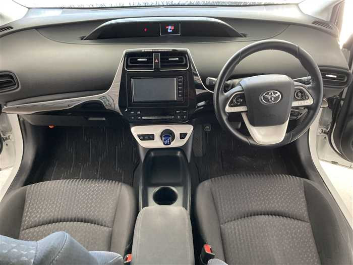 2018 Toyota Prius DAA-ZVW50 (UW-694660e4510f1)[15]