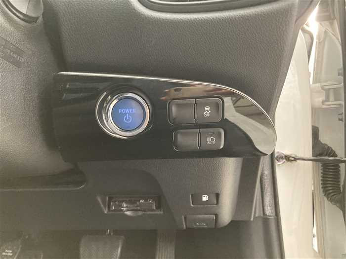 2018 Toyota Prius DAA-ZVW50 (UW-694660e4510f1)[17]