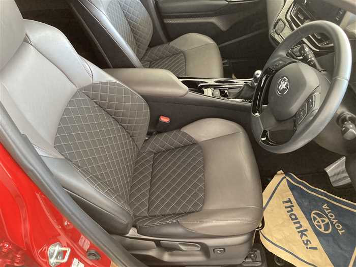 2020 Toyota C-HR 6AA-ZYX11 (UW-695e110dc86da)[9]