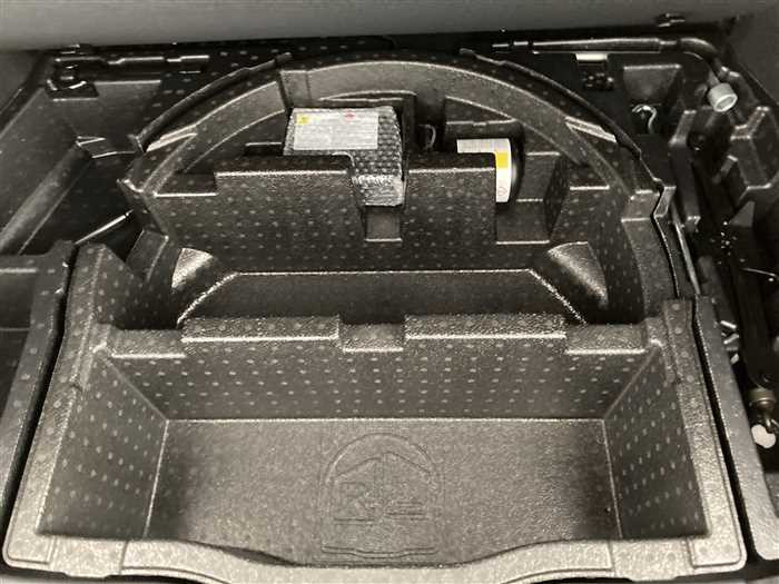 2020 Toyota C-HR 6AA-ZYX11 (UW-695e110dc86da)[12]