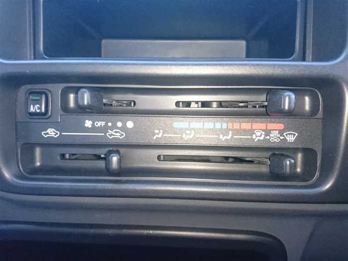 2012 Daihatsu Hijet Truck S201P (UW-69b279265ff50)[22]