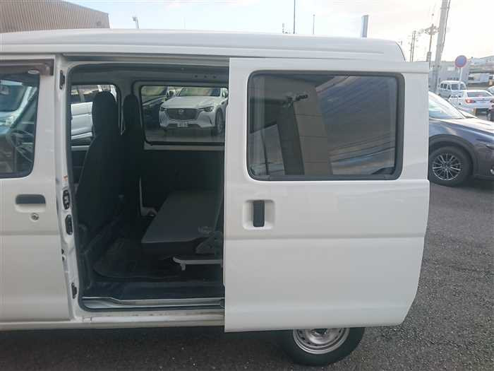 2020 Daihatsu Hijet Cargo S321V (UW-69a693fa9c1bc)[12]