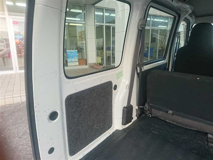 2020 Daihatsu Hijet Cargo S321V (UW-69a693fa9c1bc)[16]