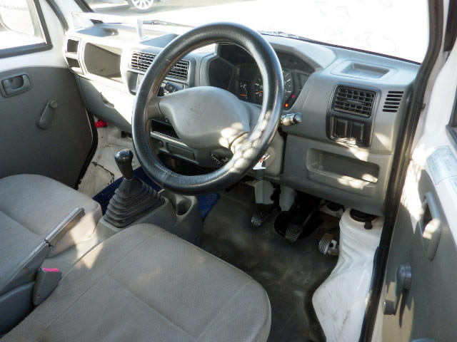 2001 Mitsubishi Minicab Truck U62T (UW-694a626b0d2b6)[12]