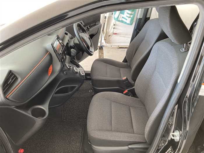 2018 Toyota Sienta DBA-NSP170G (UW-694660bac10a8)[13]