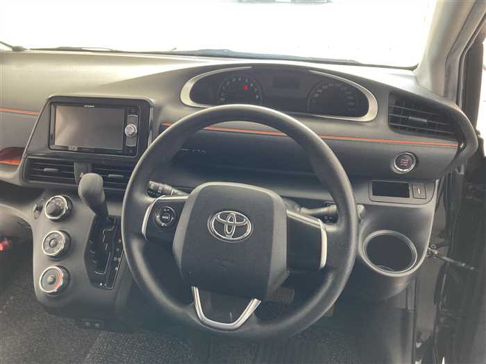 2018 Toyota Sienta DBA-NSP170G (UW-694660bac10a8)[15]