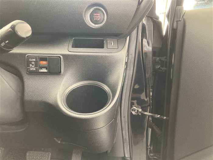 2018 Toyota Sienta DBA-NSP170G (UW-694660bac10a8)[16]
