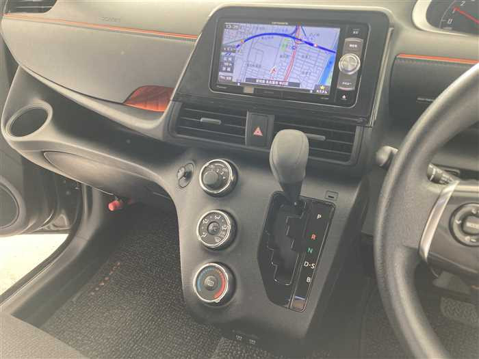 2018 Toyota Sienta DBA-NSP170G (UW-694660bac10a8)[17]