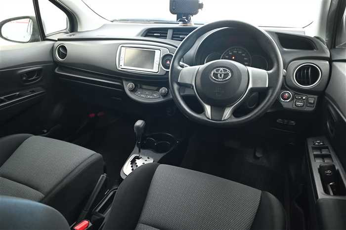 2014 Toyota Vitz DBA-NSP130 (UW-695cb9052eaed)[9]