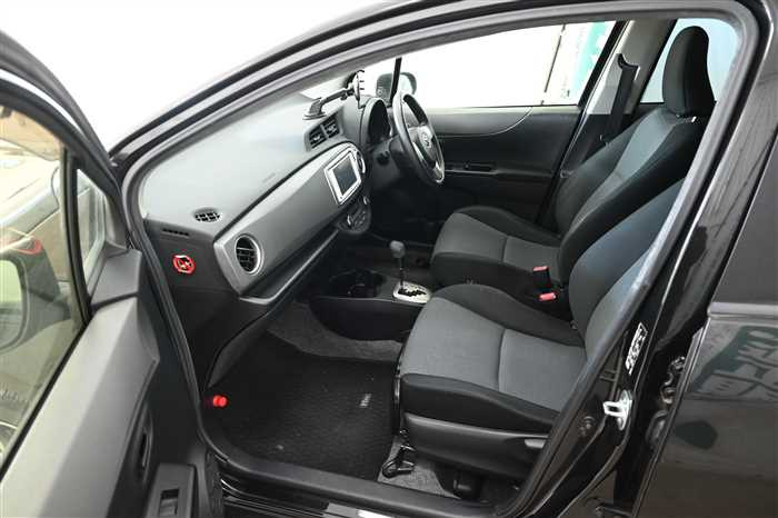 2014 Toyota Vitz DBA-NSP130 (UW-695cb9052eaed)[14]