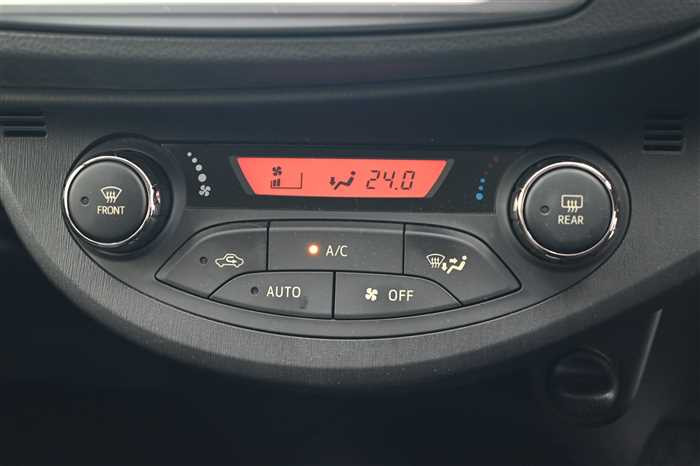 2014 Toyota Vitz DBA-NSP130 (UW-695cb9052eaed)[19]