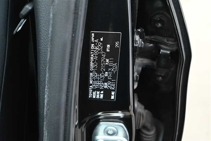 2014 Toyota Vitz DBA-NSP130 (UW-695cb9052eaed)[26]