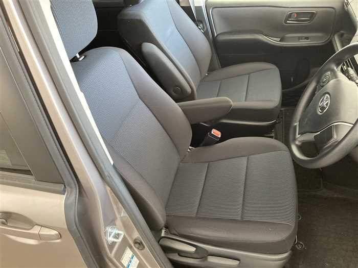 2020 Toyota Noah 3BA-ZRR85G (UW-694268df53b98)[9]