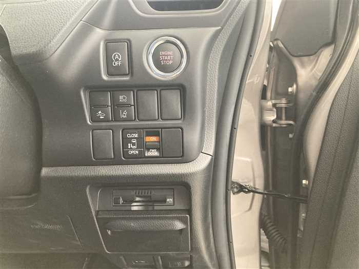 2020 Toyota Noah 3BA-ZRR85G (UW-694268df53b98)[19]